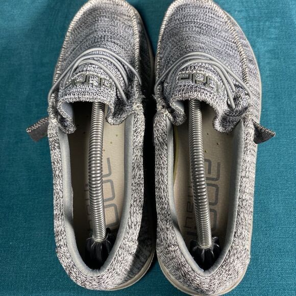 Size 9 - Men’s Hey Dude Gray shoes - Picture 6 of 8
